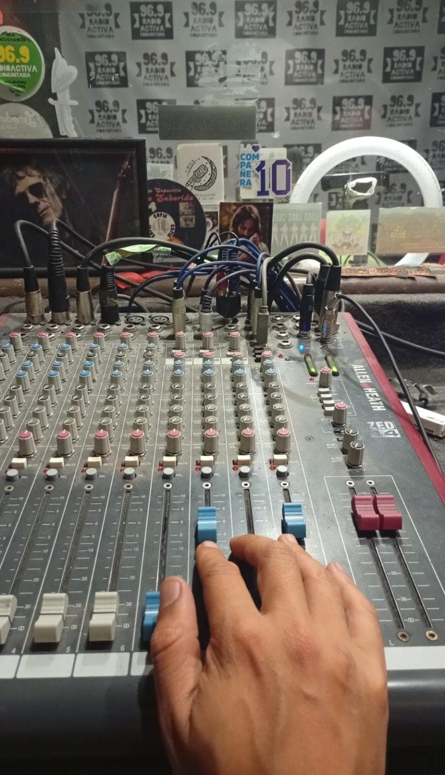 Estudio de Radio Activa 96.9 en vivo